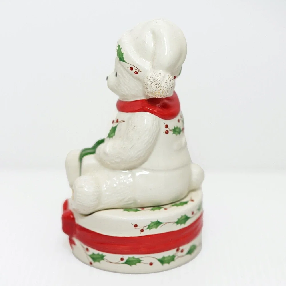Lenox Holiday Polar Bear Salt and Pepper Shakers Set White Red Green Excellent